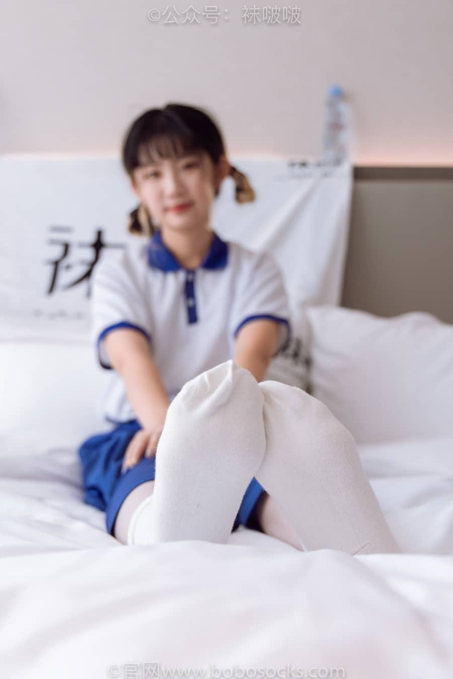 [BoBoSocks袜啵啵] NO.042 砂糖-校服、板鞋、白棉袜、油亮白丝 [139P1V6.72G]